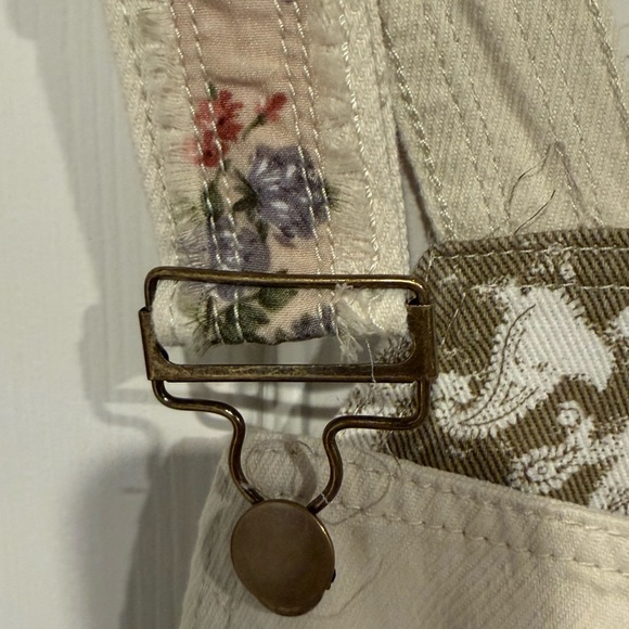 POL Almond Denim Floral Lover
Embroidery Patchwork Overalls - Picture 6 of 10